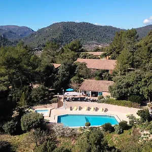 https://les-arbousiers-la-roquebrussanne.fr-provencehotel.com